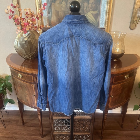 Levi’s Denim Shirt - Picture 4 of 5